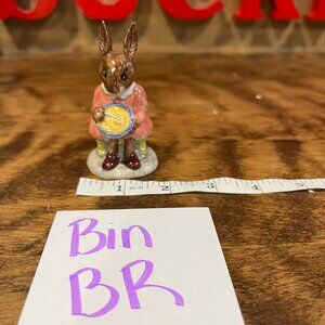 Buntie Bunnykins "Helping Mother" D82 Royal Doulton Golden Juile Celebration 84